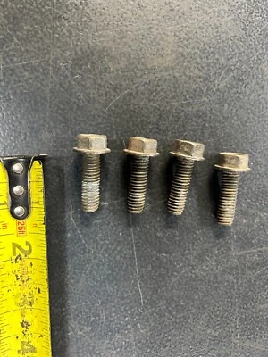 Parafusos de montagem de motor MTD White LT542H 19.5HP Hydro #710-1315 - Imagem 1 de 4