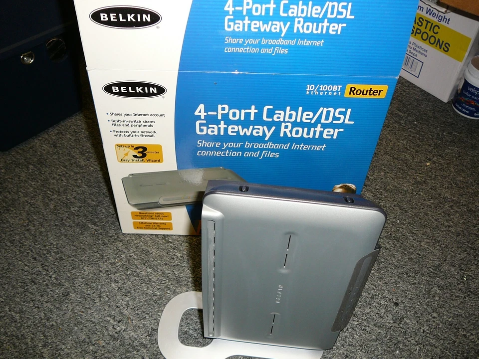 Belkin (F5D5231-4) 4-Port 10/100 Cable/DSL Gateway Router w/ Power Supply Bundle - Image 1 of 4