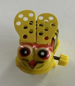 VINTAGE WIND-UP BUMBLE BEE HARD TO FIND BUMBLEBEE Plastic TH7 Hong Kong   Works - Picture 1 of 3