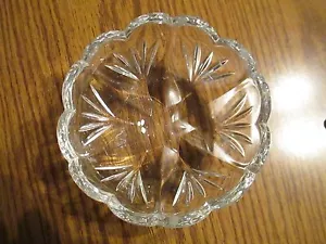 Heavy - Clear Pressed Glass - Hearts Design - Scalloped Edge - Candy Dish/Bowl - Picture 1 of 4