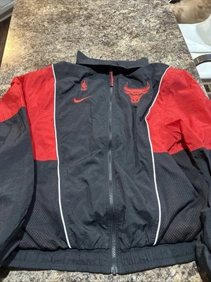 Chaqueta cortavientos de colección Nike NBA Chicago Bulls retro con cremallera junto a la cancha para hombre L Foto 1 de 4