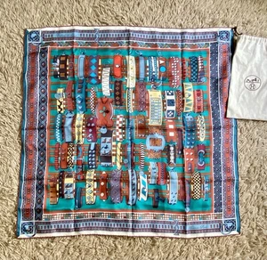 Sciarpa di seta Hermes Colliers De Chiens 90 cm Virginie Jamin autentica mai indossata - Foto 1 di 13