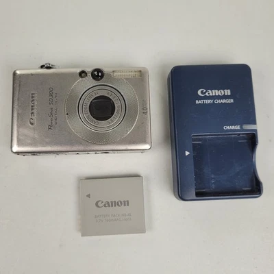 Canon PowerShot SD300 4.0MP Digital ELPH Camera (For Parts or Repair) - Image 1 of 4