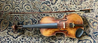 Violín tamaño 4/4. Hecho en Alemania. Incluye estuche y arco.  Hermoso Foto 1 de 4