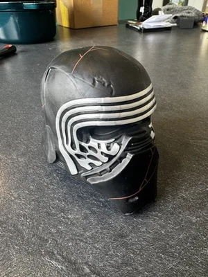 UCI Star Wars 9 Die Aufstieg von Skywalker Kylo Ren Helm Harte PVC Helm Neu - Bild 1 von 4