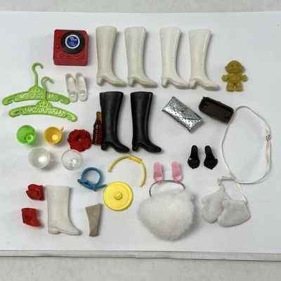 Lote Varios Accesorios Muñeca Barbie/Clon Vintage Hong Kong Botas Tazas Foto 1 de 4
