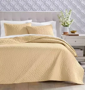 $260 New Charter Club Reversible Chambray Quilt, Bedding Yellow King Size - Picture 1 of 9