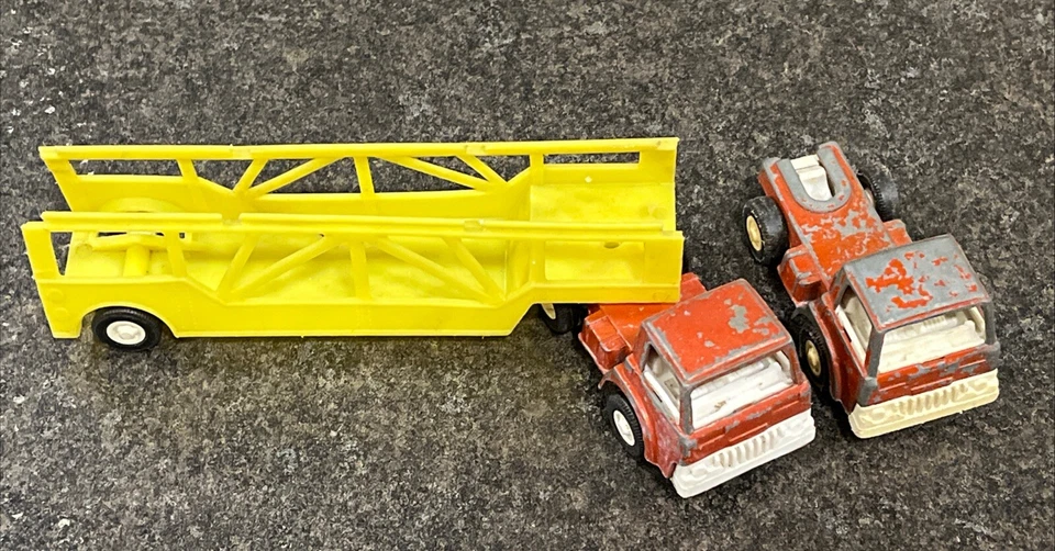 Remolque de colección 1970 camión y transporte para carros rojo/amarillo Tootsie juguete 2 camiones🔥 Foto 1 de 4
