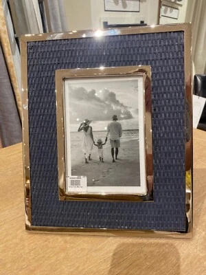 NUEVO Marco de fotos de ratán tejido cesta Pottery Barn Elliot azul marino plateado 5 x 7" nuevo en caja Foto 1 de 4