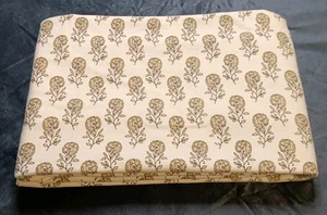 William -Sonoma Mark& Graham Dog Pillow Bed Medium/ Sand Flower Black Print OB - Picture 1 of 5