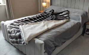 Luxury Chinchilla Faux Fur With Cream Lining -  Super Deluxe Throw ( NO2 ) - Picture 1 of 3