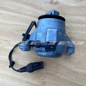 Genuine Mercedes OEM M177 engine mount front RIGHT A2132404400 - Picture 1 of 12