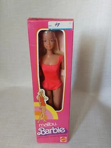 1975 Malibu Barbie Puppe Vintage #1067 Twist N' Turn roter Badeanzug Neu Neu im Karton Mattel - Bild 1 von 9