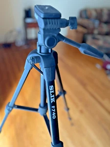 SLIK F740 Economy Tripod with leveler - Picture 1 of 4