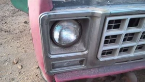 Surrounding Trim Passenger Headlight Door/Cover Fits 79-80 BLAZER/JIMMY (full si - Picture 1 of 12
