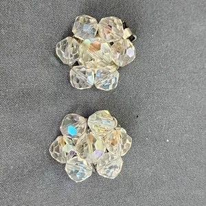 Vintage 1970's Iridescent Crystal Cluster Bead Flower Clip-On Pair of Earrings - Picture 1 of 4