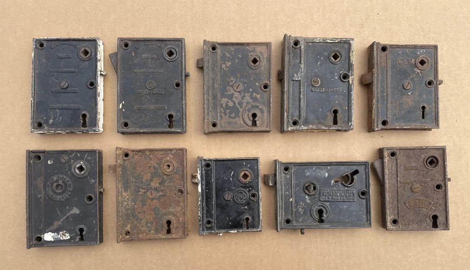 EXCELENTE Lote a Granel de (10) Travas Antigas de Aro de Porta Ferro Fundido, Montadas na Superfície - Imagem 1 de 4