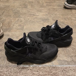 Nike IR HUARACHE RUN QS 'NYC' Triple Black Men's Sneakers 10.5 - Picture 1 of 7