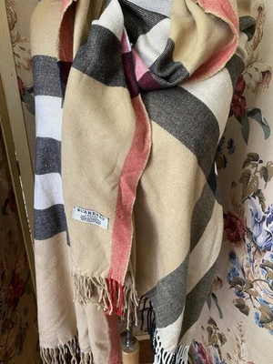 Bufanda chal grande Burberry Cashmere 100 para mujer Foto 1 de 4