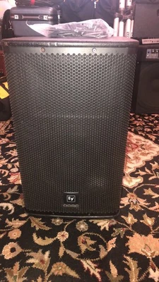 ELECTRO-VOICE ELX 112P  POWERED 12"  2 WAY  1000 WATT CLASS-D AMPLIFIED SPEAKER - Image 1 of 4