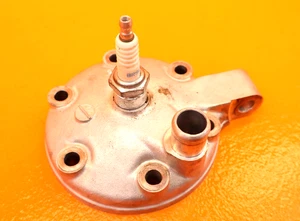 1999 Suzuki Rm250 Cylinder Head Cover Dome 11111-37E30 - Foto 1 di 7