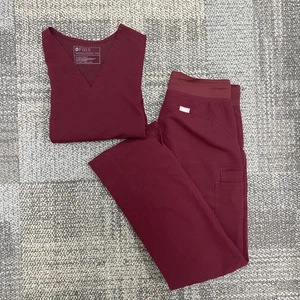 FIGS Women’s Burgundy XS/P Kade Cargo pants and XXS Casma Top Scrubs Set medical - Picture 1 of 6
