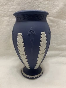 Wedgewood brandneue Jasperware Vintage Portland dunkelblau weiß Basis 8" Vase - Bild 1 von 3