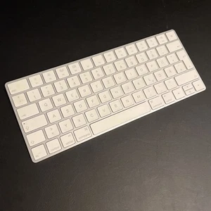 Apple Wireless Magic Keyboard MLA22D/A (mit Lightning Cable) - QWERTZ-Deutsch - Bild 1 von 5