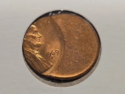 1969 D ERROR OFF CENTER Lincoln Cent NICE Uncirculated / BU RED Coin - Image 1 of 2