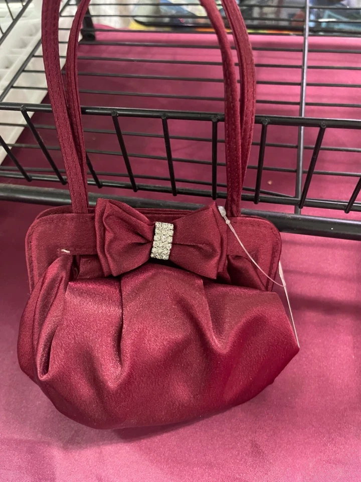 bolso de mano, pequeño. Ideal para regalos de fiesta nupcial. U otras ocasiones.  Foto 1 de 1