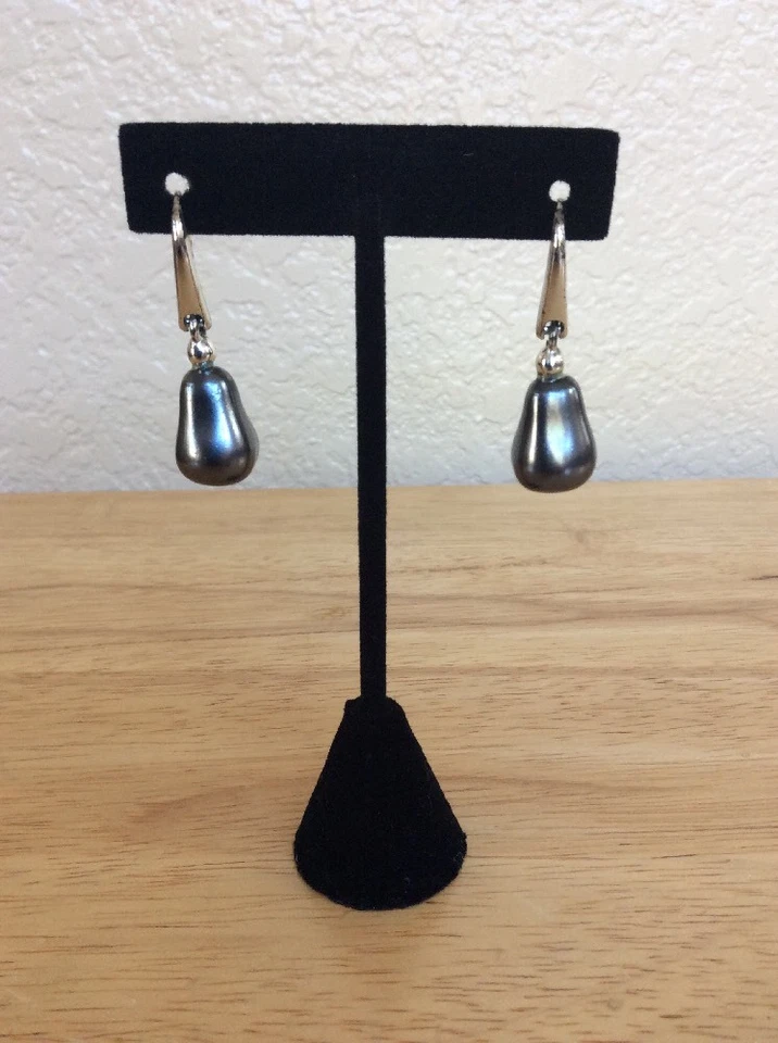 Pendientes Agatha Genuinos Tono Plata con Gota Gris Oscuro Imitación Perla Años 90 Pierce Foto 1 de 4