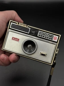 Kodak Instamatic 104 Vintage Kamera für Ersatzteile oder Reparatur Demo Show Zwecke - Bild 1 von 9