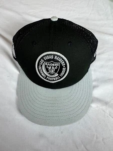 New Era Las Vegas Raiders Black Main Mesh Trucker 59FIFTY Snapback Hat - Picture 1 of 2