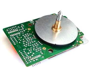 Gruppo motore giradischi con PCB, diametro mandrino circa 7,1 mm - MC960J - Giappone NOS - Foto 1 di 12