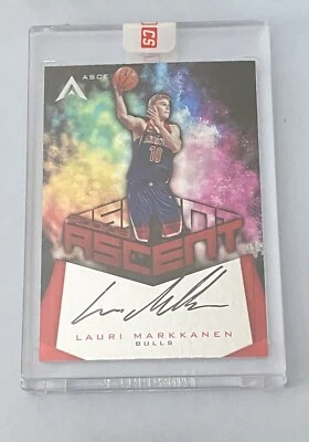 Lauri Markkanen, baloncesto Ascensión 2017-18, 45/75, automático, tarjeta # ASC-LAU Foto 1 de 3