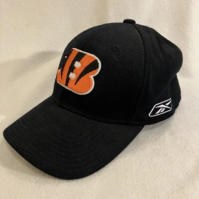Boné de futebol americano CINCINATTI Bengals Reebok autêntico lateral NFL AFC preto - Imagem 1 de 4