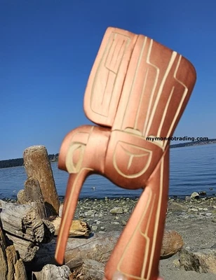Colibrí nativo americano del noroeste tallado a mano, pintado, arte en madera indígena Foto 1 de 4