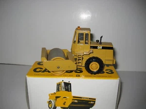CATERPILLAR CS-653 RODILLO PIRÁMIDE LOGO #2889.3 CONRAD 1:50 EMBALAJE ORIGINAL - Imagen 1 de 1