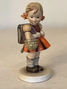 Vintage GOEBEL HUMMEL TMK 2 School Girl 81/0 GERMANY Small Chip - Picture 1 of 11