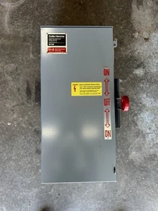 Interruptor de seguridad Eaton Cutler-Hammer 100 Amp 240 V doble tiro DT223URKPS tipo 3R - Imagen 1 de 15
