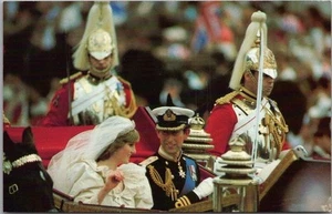 Postal de la princesa Diana 1981 en carruaje de bodas con el príncipe Carlos/Coral Lee - Imagen 1 de 2
