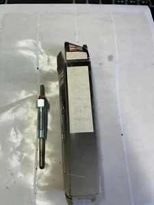Champion Ribbed Core Nose Glow Plug Toyota Dyna Land Cruiser Hiace CH132 I4-4 - Picture 1 of 1