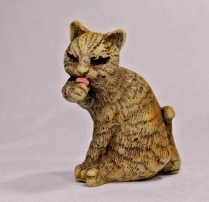 Vintage signierte A. Lucchesi FARO Figur Katze leckt ihre Pfote, Resin, italienisch - Bild 1 von 7