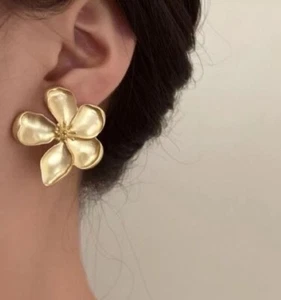 Matte Gold FLOWER EARRINGS Stud Periwinkle Prom Wedding Bridal Buy 1 Get 2 Free - Picture 1 of 9