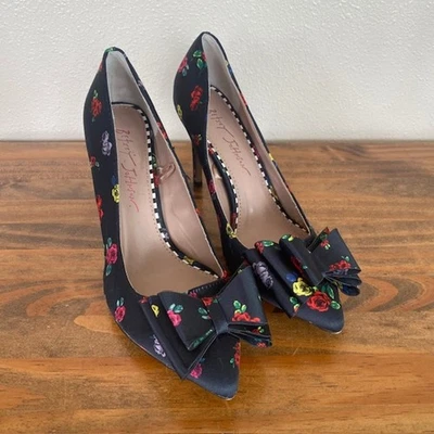 Betsey Johnson Bret Rose Print Stiletto Satin Heels Rockabilly Retro - Size 7 - Image 1 of 4