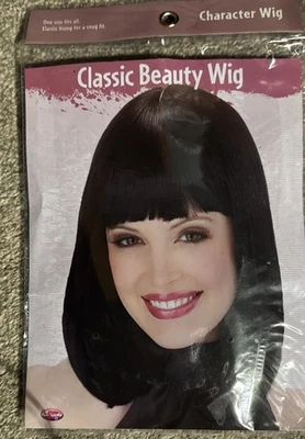 Fun World Womens Classic Beauty Short Black Wig Character Wig New In Package - Image 1 of 4
