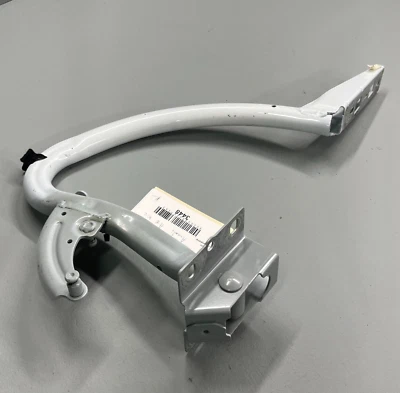 奥迪 A8 QUATTRO TRUNK DECK LID RIGHT PASSENGER HINGE LEVER 原始设备制造商 2011 - 2017 — 第 1/4 张图片