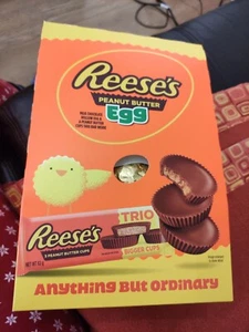 Reeses Peanut Butter Egg (Hollow) Inc a Peanut Butter Cups trio bar inside 163g - Picture 1 of 12