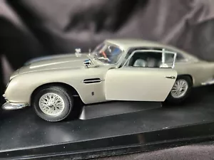 AUTOart James Bond Goldfinger 007 Aston Martin 1:18 Scale Inv. #2786 - Picture 1 of 6