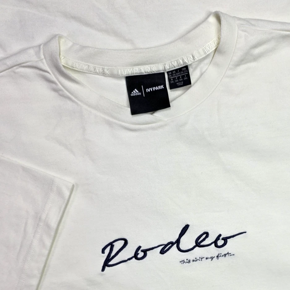 Adidas Ivy Park Gráfico T 2XL Bordado Este No Es Mi Primer Rodeo Blanco Marfil Foto 1 de 4